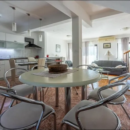 Deleut Apartment *